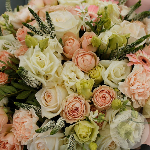 Букет из роз, эустомы, гвоздик и гербер в магазине Цветы Планеты