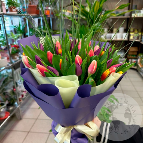 Букет из 59 тюльпанов в магазине Цветы Планеты