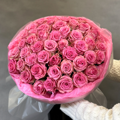 Букет розовых роз Эквадор 25 шт. 60 см. в магазине Цветы Планеты