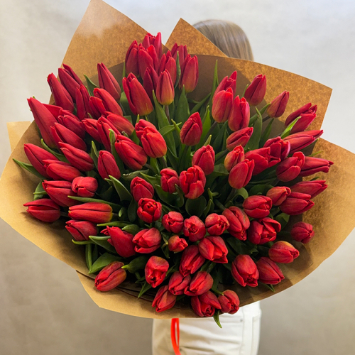 Букет 101 красный тюльпан в магазине Цветы Планеты
