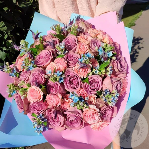 Букет из роз и фисташки "Подари улыбку" в магазине Цветы Планеты