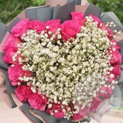 Букет из роз и гипсофилы "Для любимой" в магазине Цветы Планеты