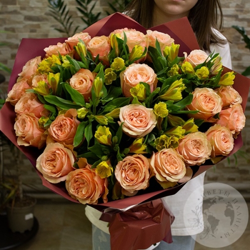 Букет из альстромерий и роз "Подари нежность" в магазине Цветы Планеты