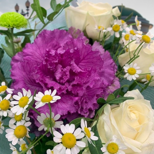 Букет из роз и хризантем "Поляна" в магазине Цветы Планеты