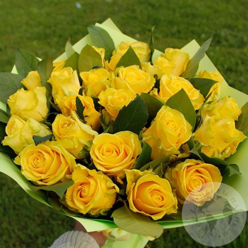 Букет из 25 роз "Солнце" в магазине Цветы Планеты
