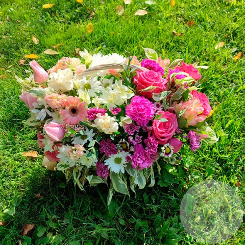 Композиция из роз, гербер и альстромерий в корзине в магазине Цветы Планеты