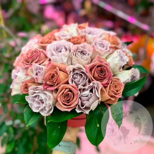 Композиция из 37 роз в коробке в магазине Цветы Планеты