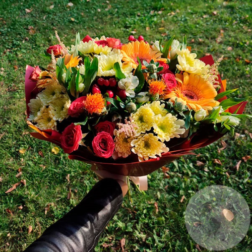 Букет из гербер, роз, хризантем и альстромерий в магазине Цветы Планеты