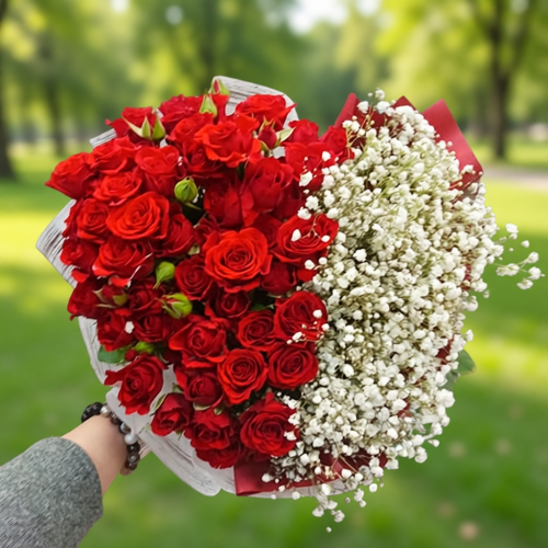 Букет из роз и гипсофилы "Любимой" в магазине Цветы Планеты