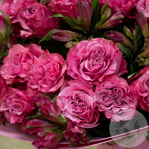 Букет из роз и альстромерий "Сладкое чувство" в магазине Цветы Планеты