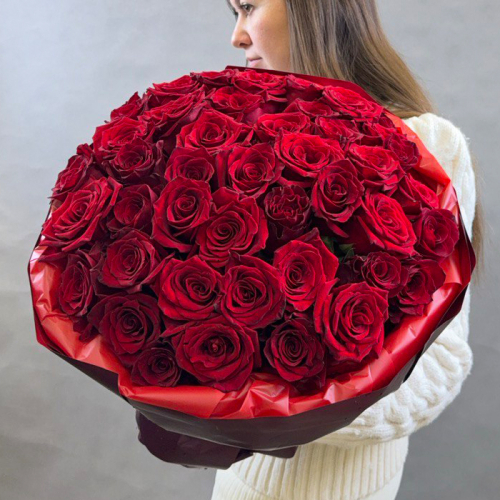 Букет красных роз Эквадор 25 шт. 70 см. в магазине Цветы Планеты