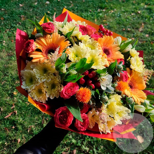 Букет из гербер, роз, хризантем и альстромерий в магазине Цветы Планеты