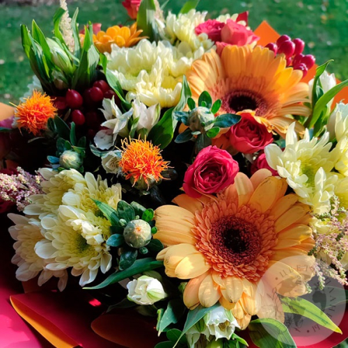 Букет из гербер, роз, хризантем и альстромерий в магазине Цветы Планеты