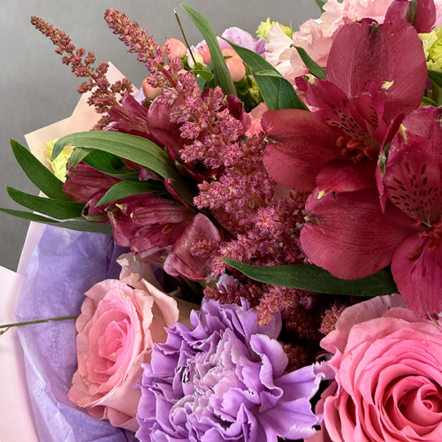 Букет из хризантем, роз, маттиолы в магазине Цветы Планеты