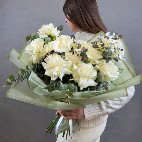 Букет из 11 белых французских роз в магазине Цветы Планеты