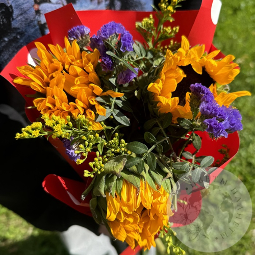 Букет с подсолнухами и фисташкой в магазине Цветы Планеты