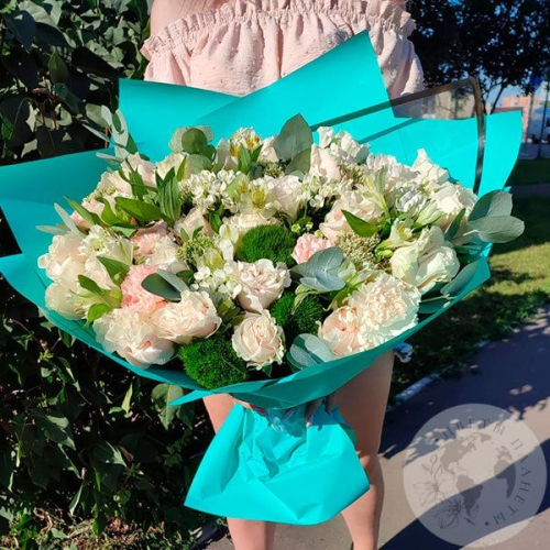 Букет из альстромерий, гвоздик, роз и фисташки в магазине Цветы Планеты