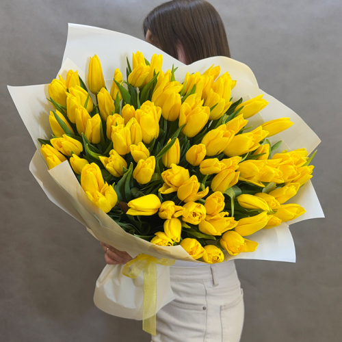 Букет 101 желтый тюльпан в магазине Цветы Планеты