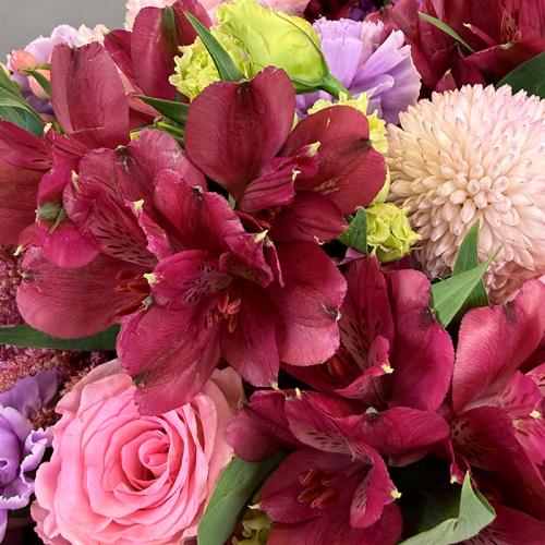 Букет из хризантем, роз, маттиолы в магазине Цветы Планеты