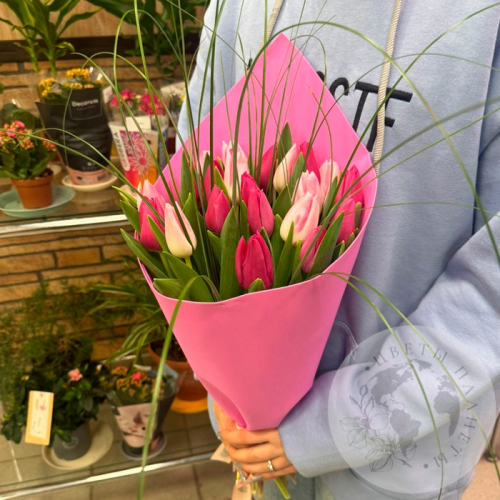 Букет из 23 тюльпанов в магазине Цветы Планеты