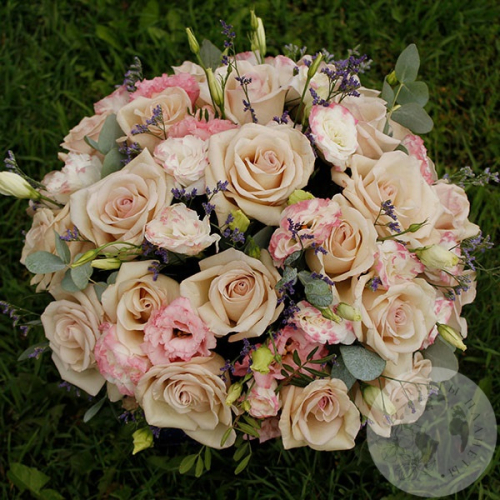 Композиция из роз в коробке "Для самой, самой" в магазине Цветы Планеты