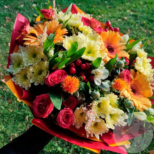 Букет из гербер, роз, хризантем и альстромерий в магазине Цветы Планеты