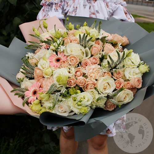 Букет из роз, эустомы, гвоздик и гербер в магазине Цветы Планеты