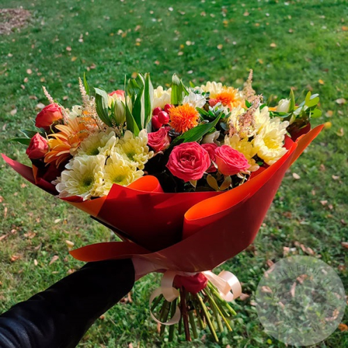 Букет из гербер, роз, хризантем и альстромерий в магазине Цветы Планеты