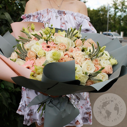 Букет из роз, эустомы, гвоздик и гербер в магазине Цветы Планеты