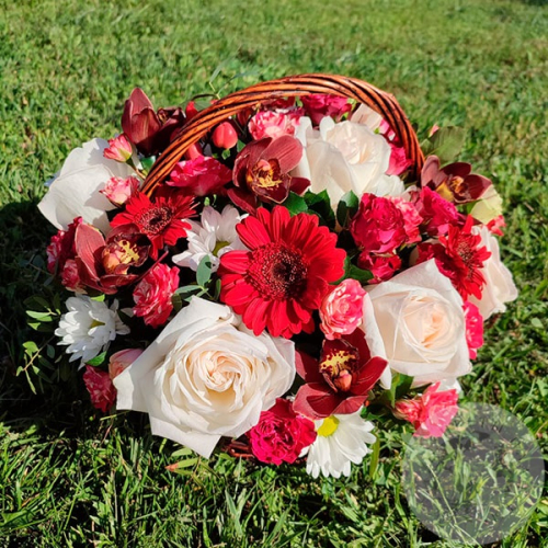 Композиция из роз, орхидей и гербер в корзине в магазине Цветы Планеты Композиция из роз, орхидей и гербер в корзине в магазине Цветы Планеты