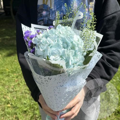 Букет с гортензией в магазине Цветы Планеты