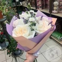 Букет из роз, астера и лимониума в магазине Цветы Планеты