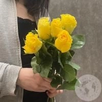 5 роз желтых 40 см. в магазине Цветы Планеты