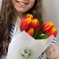7 тюльпанов красно-желтых в магазине Цветы Планеты