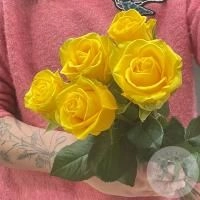 5 роз желтых 50 см. в магазине Цветы Планеты