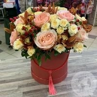  Букет из роз и орхидеи в коробке 