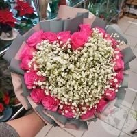 Букет из роз и гипсофилы "Для любимой" в магазине Цветы Планеты