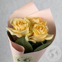 3 розы кремовых 60 см. в магазине Цветы Планеты