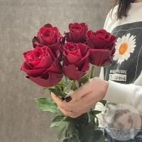5 роз красных 90 см. в магазине Цветы Планеты