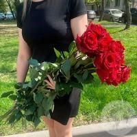 13 роз красных 110 см.