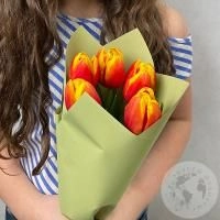 5 тюльпанов красно-желтых в магазине Цветы Планеты